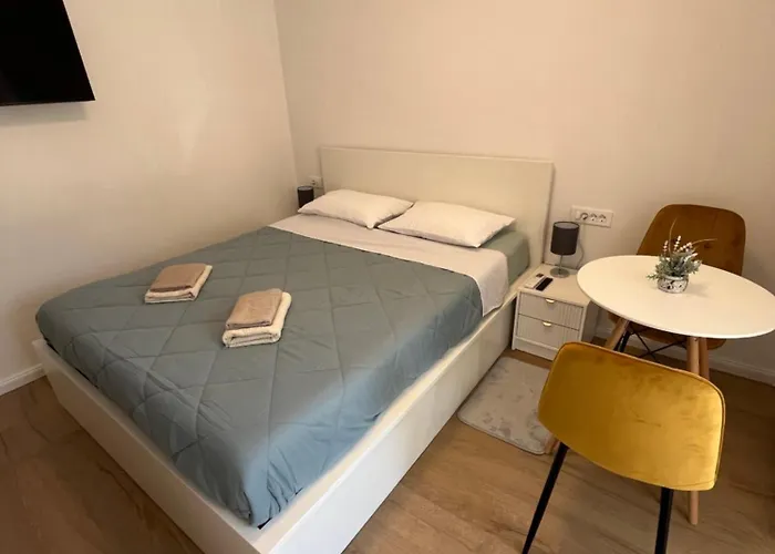 Green Oasis For Two, 30 Meters From Sea